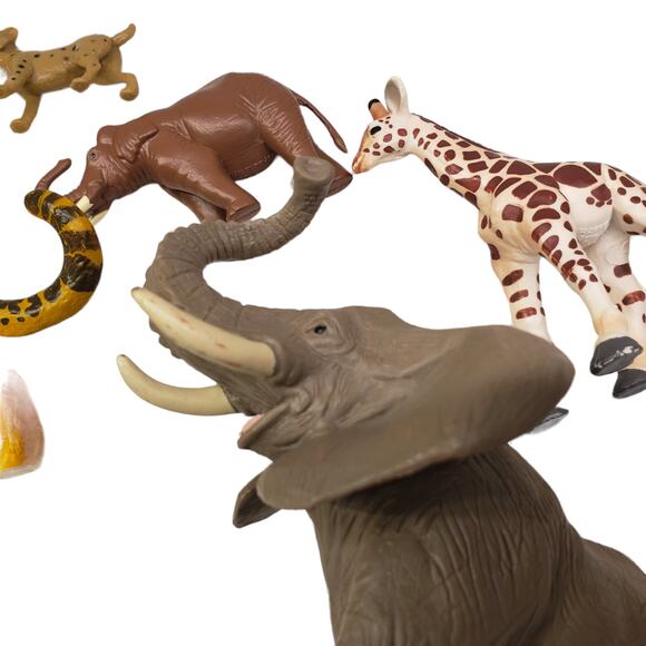 Safari LTD Miami FL Elephant Giraffe Cheetah Toy Figurine Playful 2003 - Picture 3 of 13